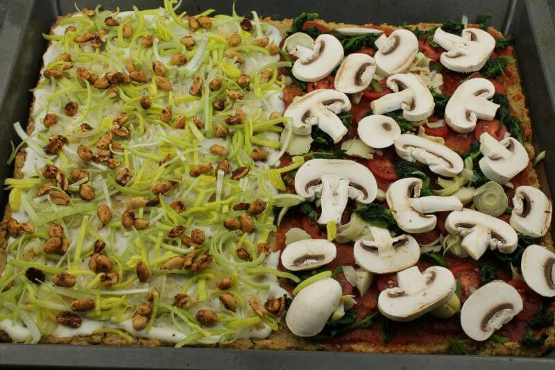 Flammkuchen- und Tomatenbelag