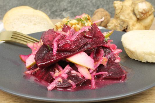 Fertiger Rote Bete- Birnen- Salat mit Topinambur