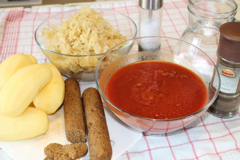 Linsenseitan,Kartoffeln,Tomatenpüree,Sauerkraut