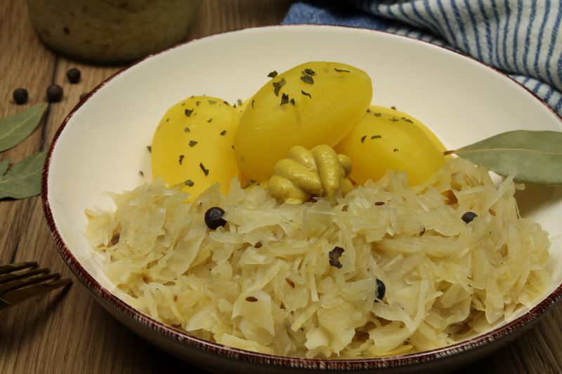 Sauerkraut mit Salzkartoffeln